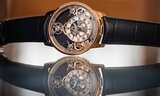 Arnold & Son presenta el Time Pyramid 42.5 Red Gold & Platinum