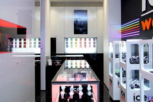 El interior de la tienda Ice-Watch store el la Rue de Rive, Ginebra