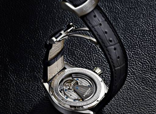 El reverso de la caja del Alpina Genève Worldtimer Manufacture