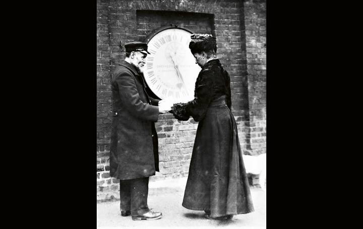 Ruth Belville en 1908