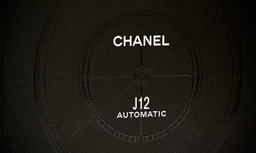 Un libro para los 20 años del Chanel J12