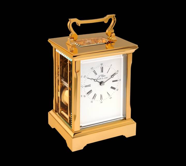 La marca todavía fabrica (y repara) su producto histórico, el reloj de carriage…