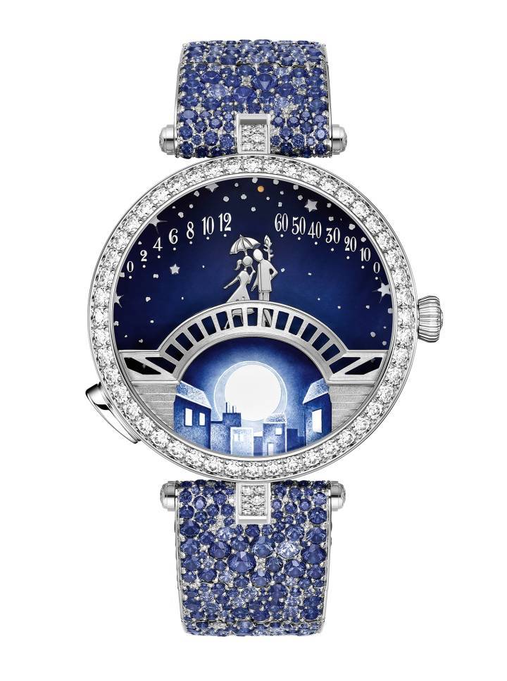 Este año, cuatro nuevos relojes con preciosos brazaletes enriquecen la historia de Lady Arpels Pont des Amoureux, revelando a la pareja en paisajes que evocan diferentes momentos del día. A su vez, las esferas se tiñen de matices de color del amanecer, la mañana, el anochecer y la luz de la luna.