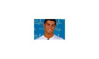 Cristiano Ronaldo aterriza en Madrid luciendo un deLaCour Bichrono