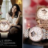 Izquierda: Inès Sastre - Derecha: Ladies Automatic «World Heart Federation» modelos FC-310WHF2PD2B3 y FC-310WHF2PD4B3 de Frédérique Constant