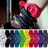 Arriba: el Red ICE llevado por Avril Lavigne - Abajo: la ICE Collection de Ice-Watch