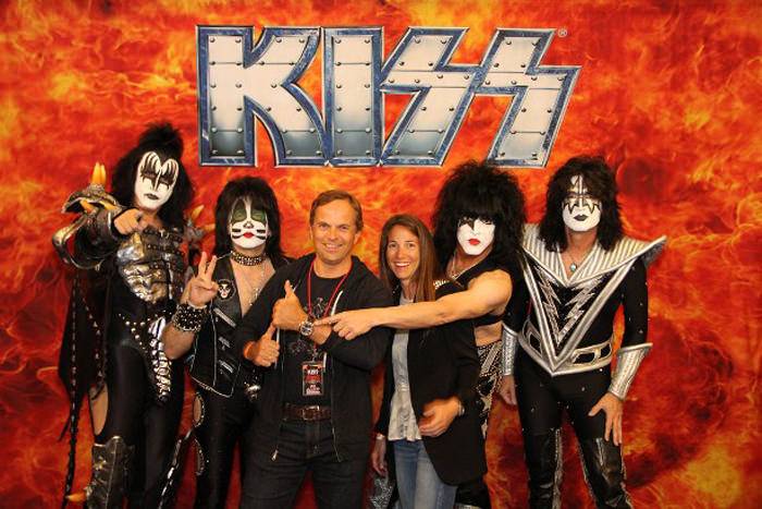 El grupo KISS con el Sr. Dufour