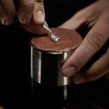 Proceso de grabado en los ateliers de Jaquet Droz