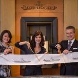 I-D: Mercedes Canos, Directora de Jaeger-LeCoultre en España, Daniel Riedo, Director General de Jaeger-LeCoultre y la actriz Maribel Verdú cortando la cinta de la inauguración; la boutique Jaeger-LeCoultre de El Corte Inglés de Castellana en Madrid 