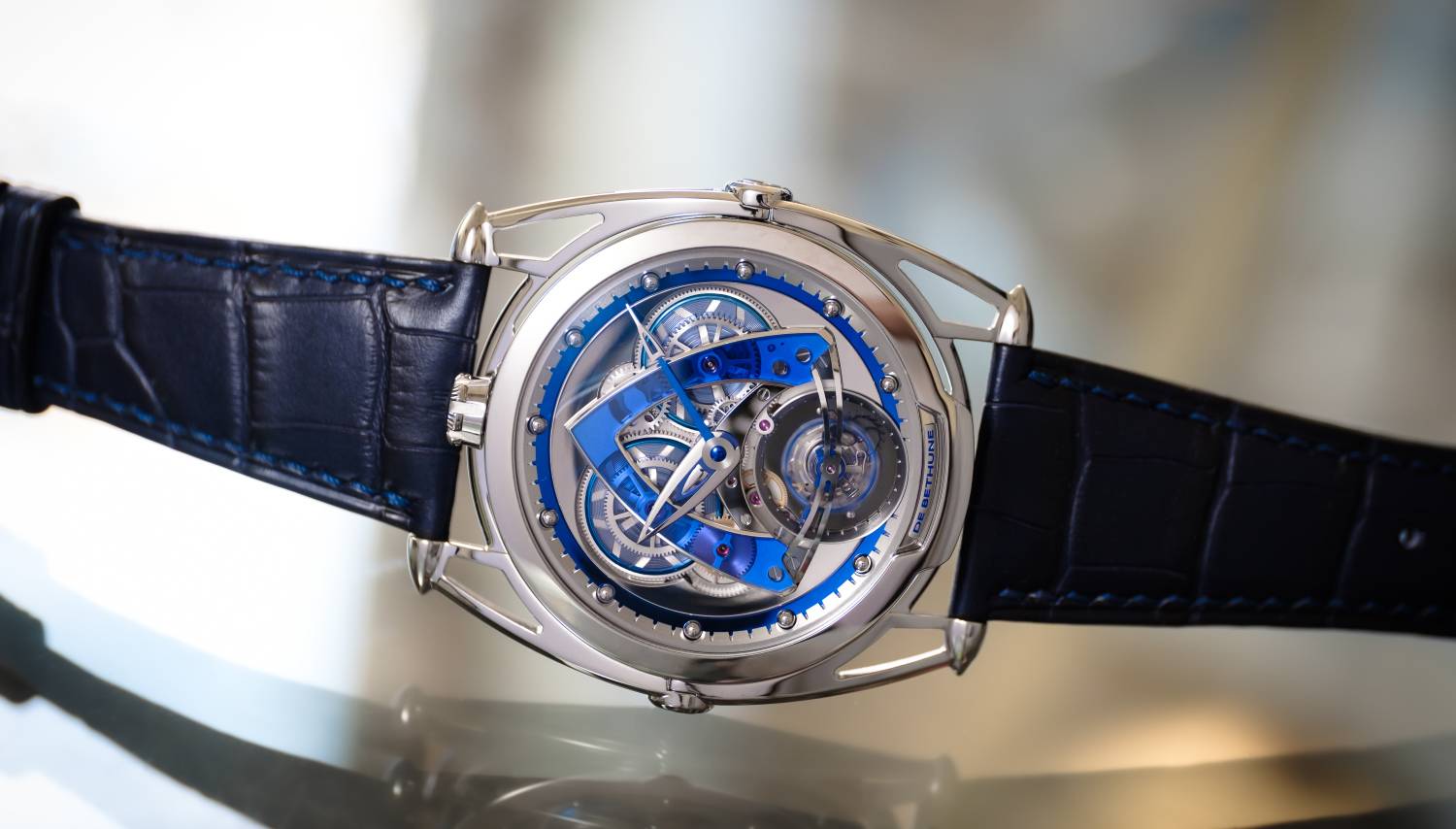 De Bethune presenta el DB28 Steel Wheels Sapphire Tourbillon