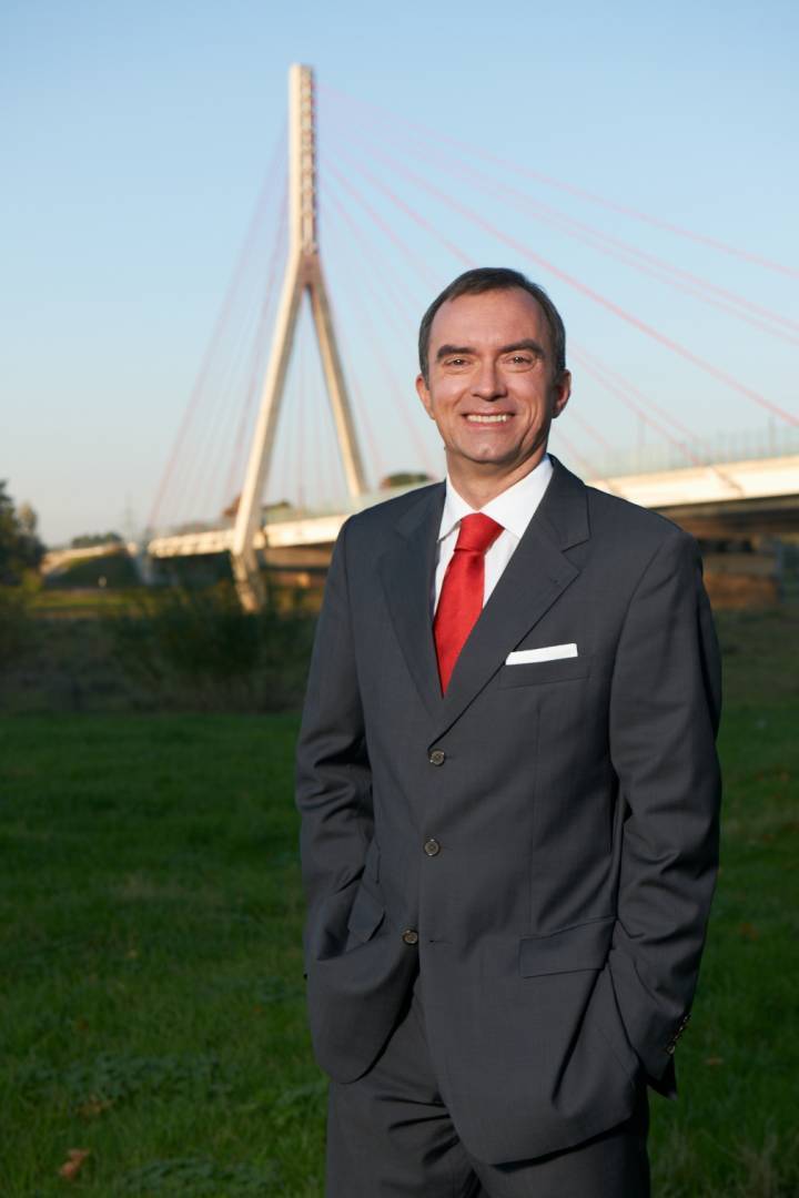 Frank Müller / The Bridge to Luxury