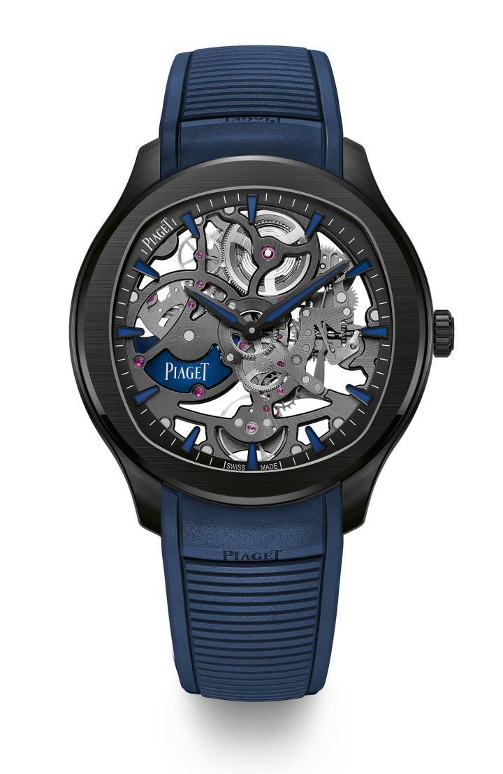 El Piaget Polo Skeleton, cuyo desarrollo ha llevado tres años, fusiona la cerámica con el arte del esqueletizado de la Maison. Su llamativo acabado en negro azabache complementa la estética ultrafina característica del Polo. El diseño es una invitación a ver más allá de lo evidente, inyectando una modernidad audaz a la colección de relojería más emblemática de Piaget.