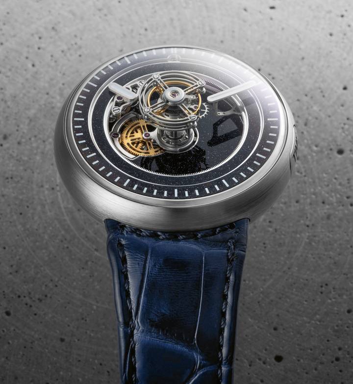 El nuevo modelo KS 05 está equipado con el calibre Kross Studio KS 7005, un tourbillon central flotante patentado de cuerda manual diseñado, fabricado y ensamblado internamente.