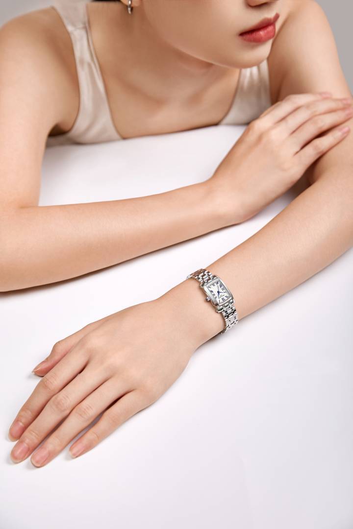 La colección de relojes de mujer Odyssée de Emile Chouriet