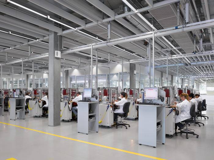 El interior de los nuevos taleres de Rolex en Bienne, Suiza