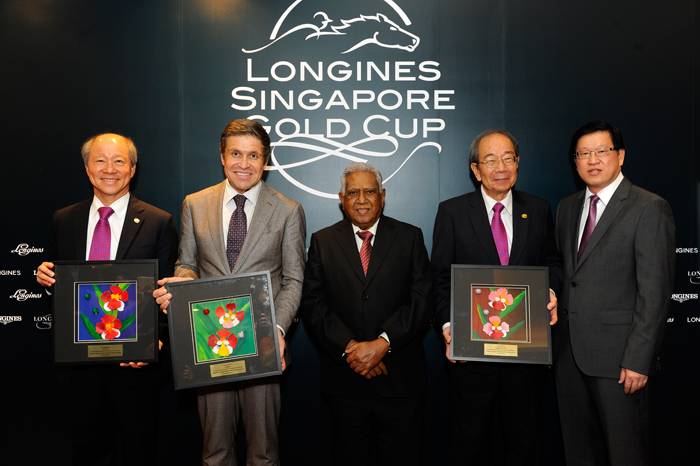 El Sr. Moses Lee, Presidente de Tote Board Singapore, el Sr. Juan-Carlos Capelli, Vice-Presidente de Longines y Jefe de Marketing Internacional, el Huesped de Honor, el Sr. S.R. Nathan, Ex-Presidente de Singapur, el Sr. Tan Guong Ching, Presidente del Singapore Turf Club, y el Sr. Richard Sim, del Comite Organizador & Secretario General Honorario de Community Chest.