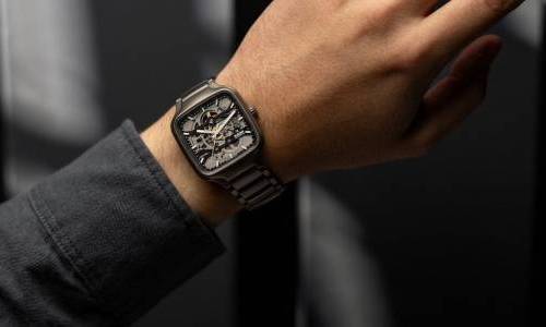 Nuevo trío del Rado True Square Skeleton