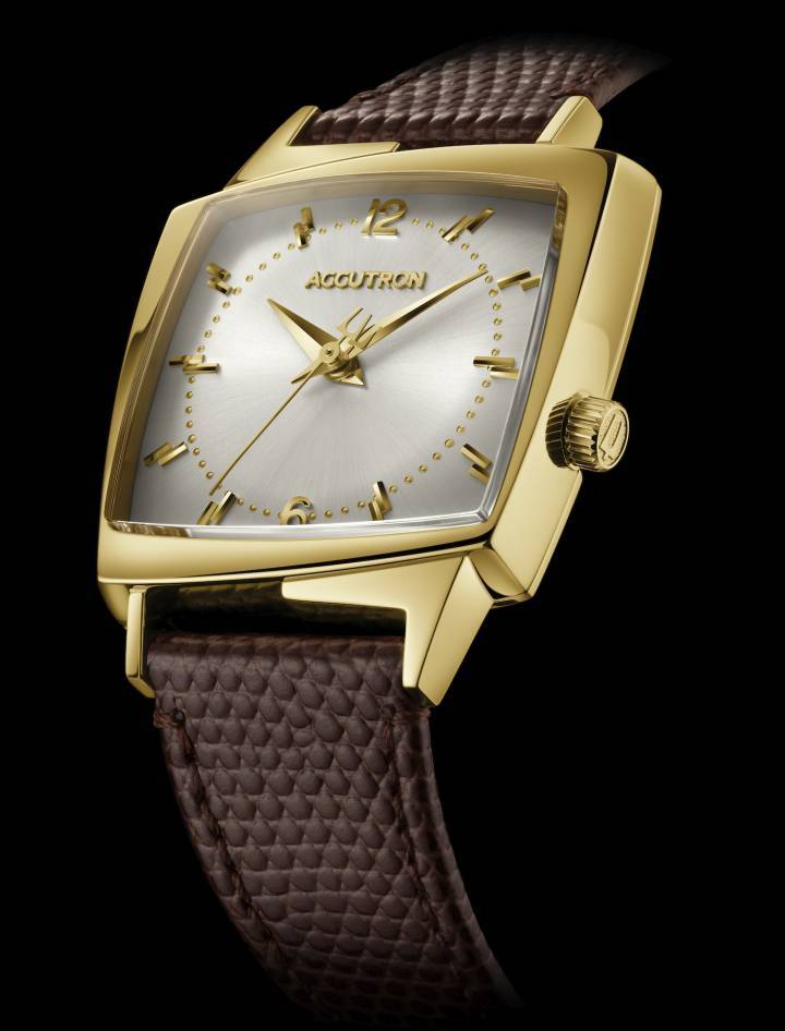 La distintiva caja asimétrica de un reloj Legacy inspirado en el modelo Accutron 521 de la década de 1960