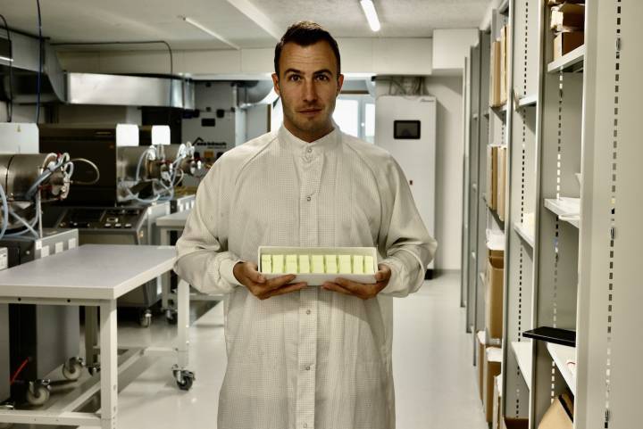 Albert Zeller, químico y CEO de RC Tritec, en los laboratorios de la empresa en Teufen. ©RC Tritec