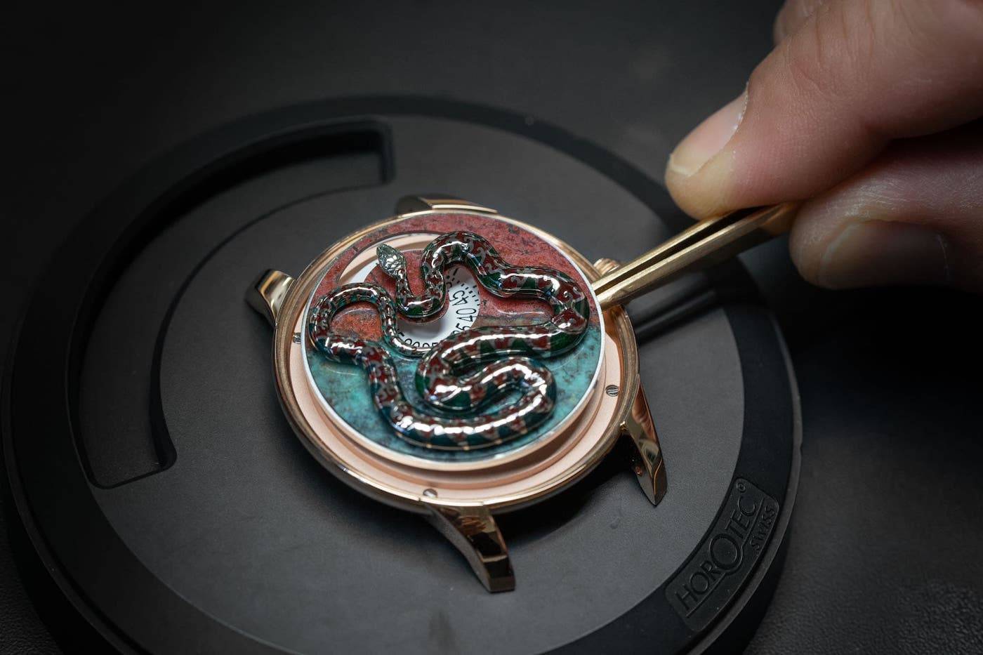 Jaquet Droz presenta dos piezas únicas Ophidian Hour Red Gold