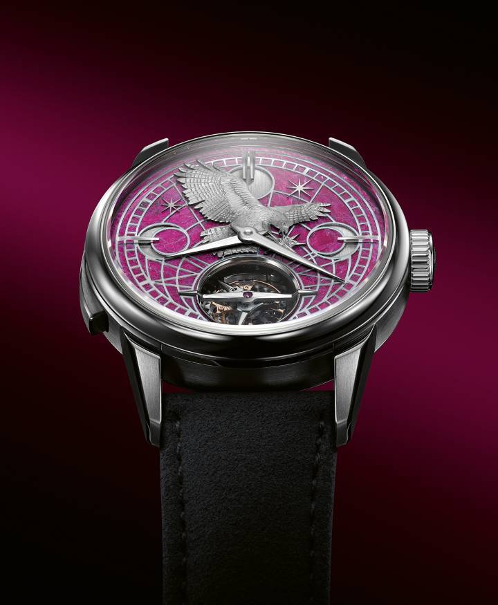 Creado para la Exposición de Joyería y Relojes de Doha, en homenaje al rico legado cultural y las tradiciones de la Península Arábiga, este Carillon Tourbillon Pieza Única de Biver muestra diferentes motivos en una esfera mineral de corazón de rubí.