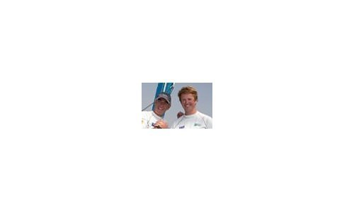 Jean-Pierre Dick y Loïck Peyron –Embajador de Corum – con el Virbac-Paprec 3 ganan la Barcelona World Race