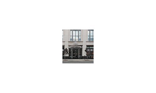 Ernst Benz inaugura su primera boutique y homenajea a Elizabeth Doerr 