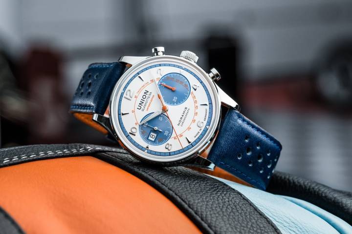 Fluctuando entre lo elegante y lo vintage, Union Glashütte se centra en los cronógrafos, como este nuevo modelo Noramis Chronograph Sachsen Classic 2024 con sus acentos en naranja brillante, azul claro y blanco mate, que recuerdan a los deportes de motor de los años 70 y 80.