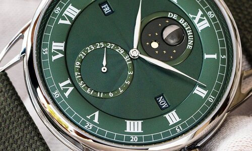 De Bethune lanza el nuevo DB25QP con una esfera guilloché verde