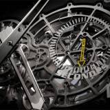 Vista de cerca del movimiento del reloj