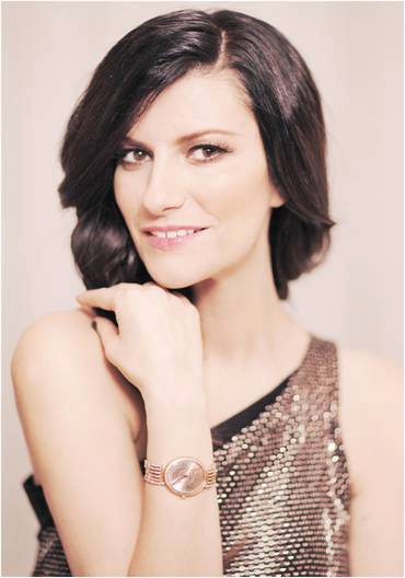 Laura Pausini luciendo el reloj Gilda de Eberhard & Co