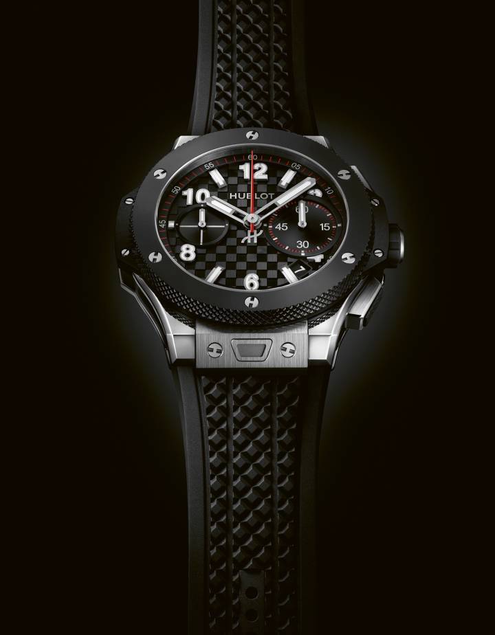 Las ediciones 20.º Aniversario del Big Bang están disponibles en los materiales más emblemáticos de Hublot, respectivamente cerámica de titanio, cerámica King Gold, cerámica roja, cerámica All Black y Magic Gold.