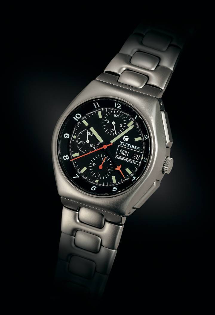 En 1984, las fuerzas armadas alemanas y la OTAN eligieron el Military Chronograph ref. 798, con movimiento Lemania 5100, como cronógrafo oficial. Su caja redondeada, sin aristas salientes, y sus pulsadores integrados están pensados ​​para ofrecer seguridad y máxima operatividad.
