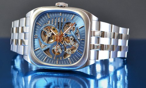 Bolshoi: un nuevo reloj cuadrado de Poljot-International