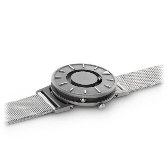 El Eone Bradley, un reloj bien diseñado y bien intencionado