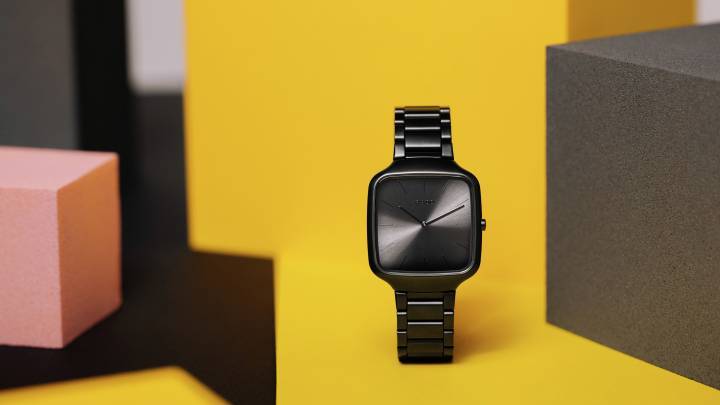 Rado introdujo siempre más colores en sus modelos True Square Thinline Les Couleurs Le Corbusier en cerámica de alta tecnología.