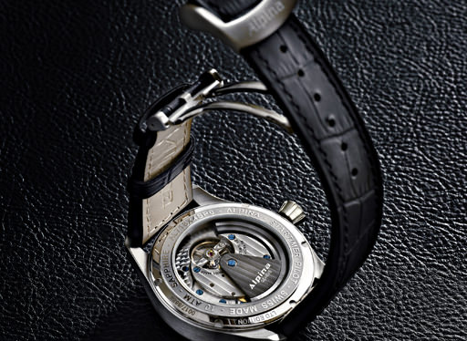 El reverso de la caja del Alpina Genève Worldtimer Manufacture