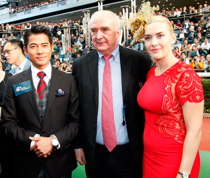 Los Embajadores de Longines Ms Kate Winslet y Mr. Aaron Kwok Fu Shing reunidos en las carreras Sha Tin con la presencia de Mr. Walter von Känel, Presidente de Longines. 