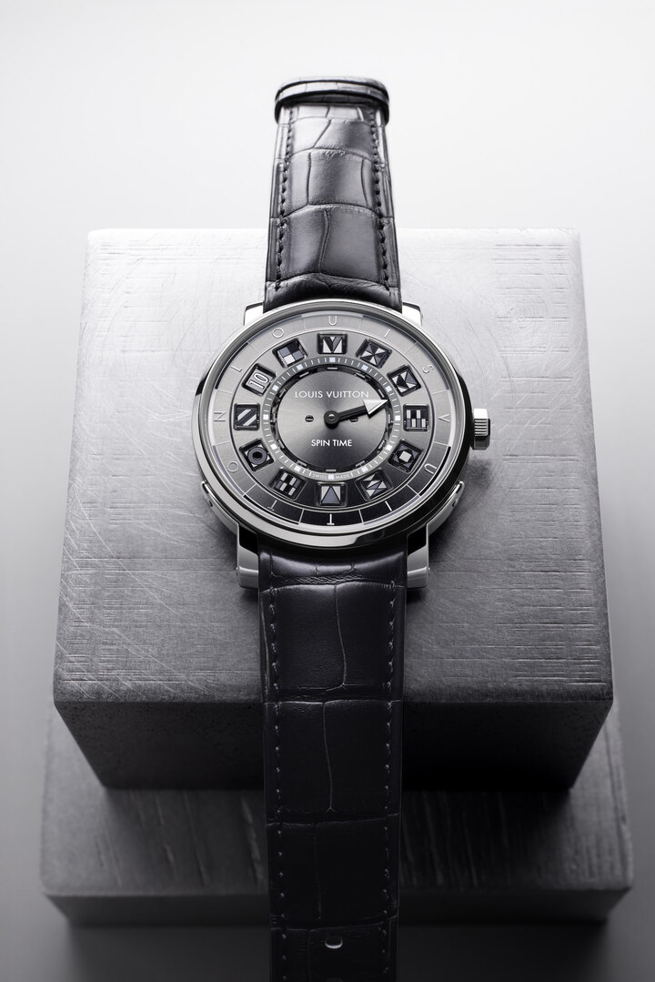 Por primera vez en la colección Escale Spin Time, los dos nuevos diseños exclusivos de acero de 41 mm combinan la modernidad del acero con la profundidad del PVD negro.