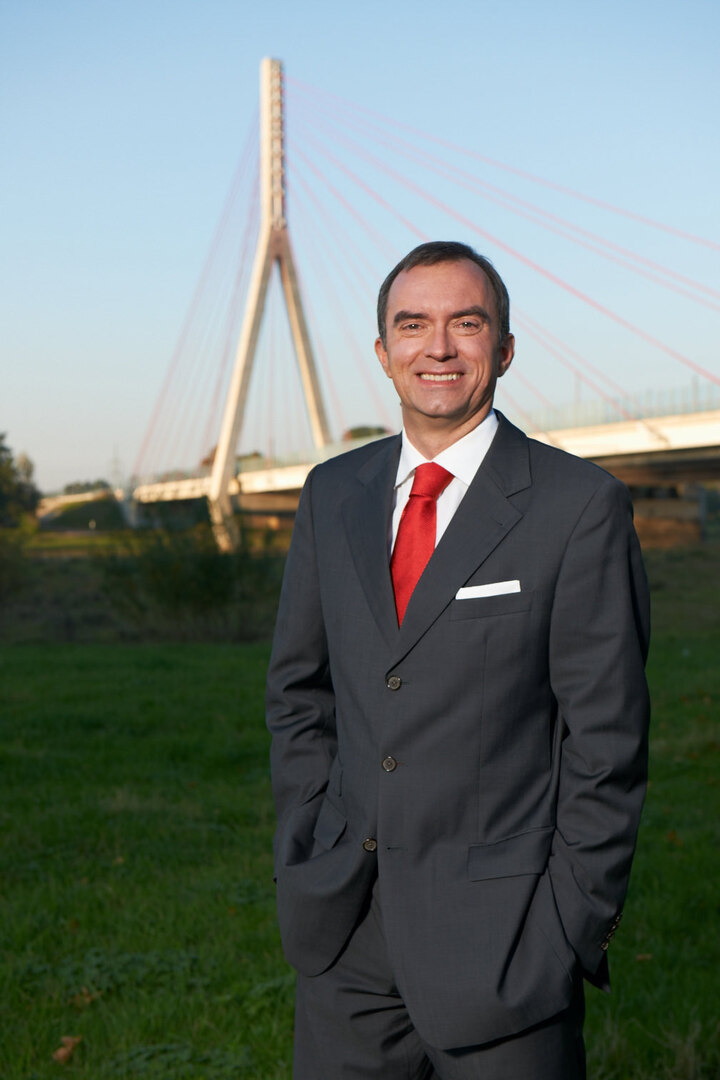 Frank Müller / The Bridge to Luxury