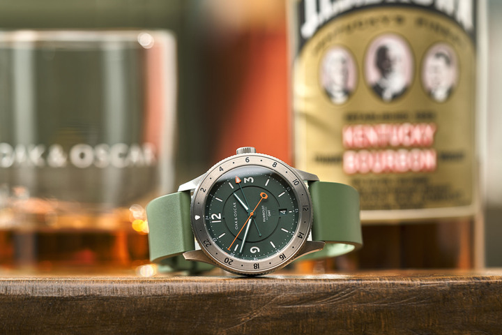El último Humboldt GMT Titanium está repleto de capacidades aventureras: motor suizo, antichoque, antimagnético, funcionalidad GMT, bisel bidireccional de 24 horas y 20 ATM de resistencia al agua. Un reloj para ir a cualquier parte y hacer cualquier cosa diseñado para descubrir.