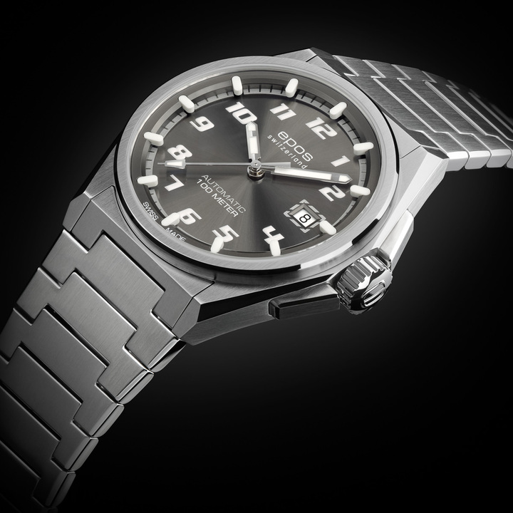 El Epos 3505, nuevo modelo de 2024, es un elegante reloj deportivo de acero inoxidable. Resistente al agua hasta 100 m, índices aplicados con SuperLuminova 3D, 1.600 CHF.
