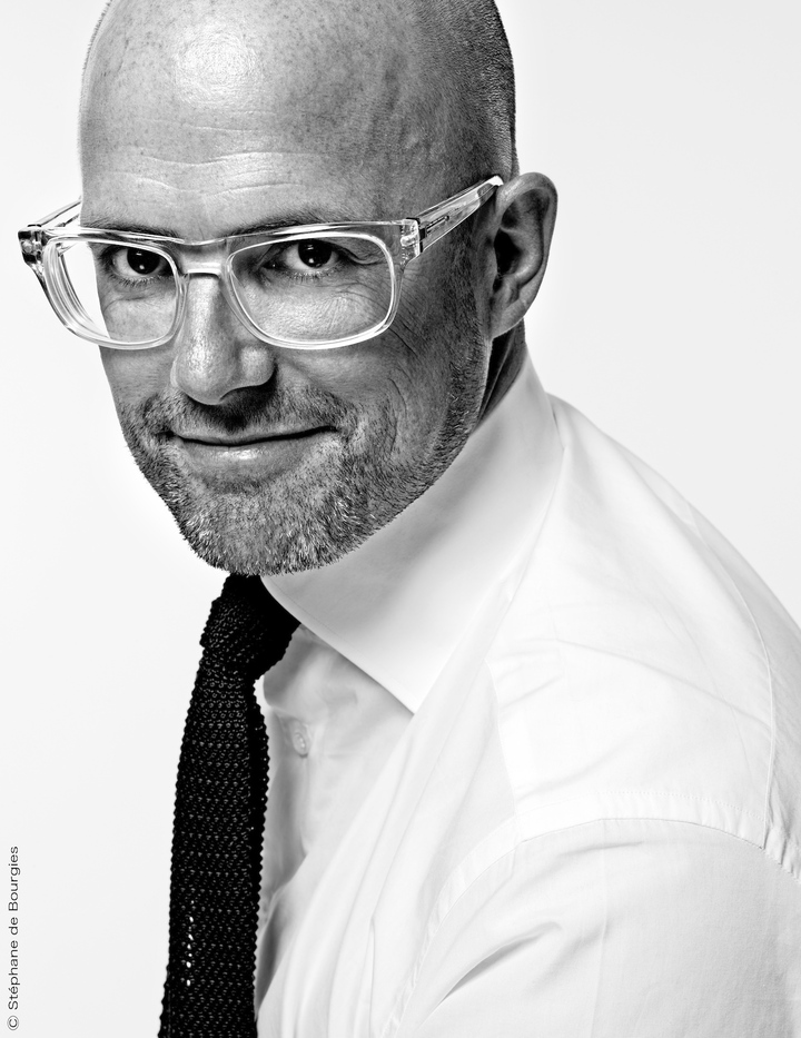 Vincent Perriard es un especialista en estrategia de marca en el sector del lujo. Durante su carrera en la industria relojera, ha sido CEO de HYT, Concord y TechnoMarine, y ha ocupado varios cargos en Audemars Piguet y Swatch Group.