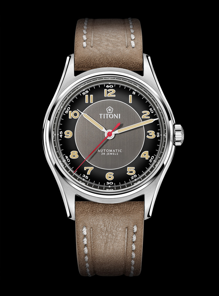 Heritage Series (Ref. 83019 S-ST-638) La forma de la tipografía de los numerales también refleja la tendencia de principios de la década de 1950. La manecilla roja de los segundos proporciona el acento final perfecto.